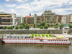 River Hotel exterior